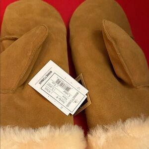 Minnetonka Tan Shearling Gloves